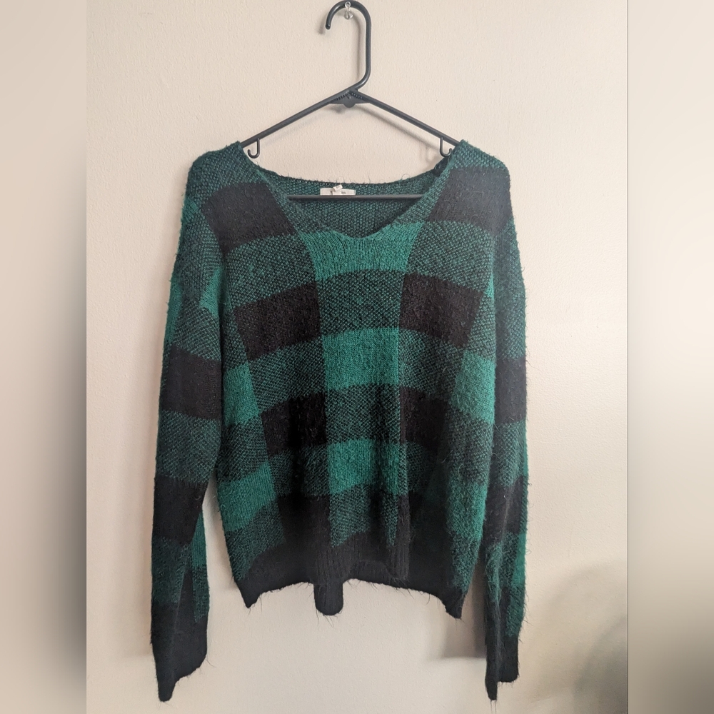 Maurices Medium Green and Black Sweater
